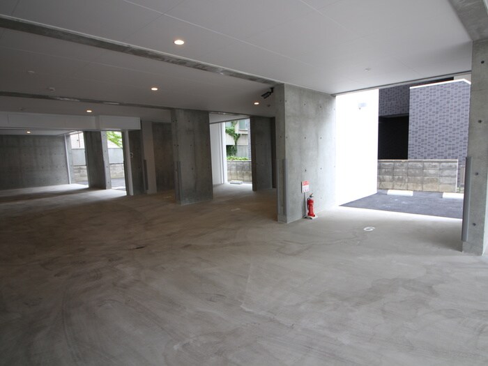 物件外観写真5　(駐車場)