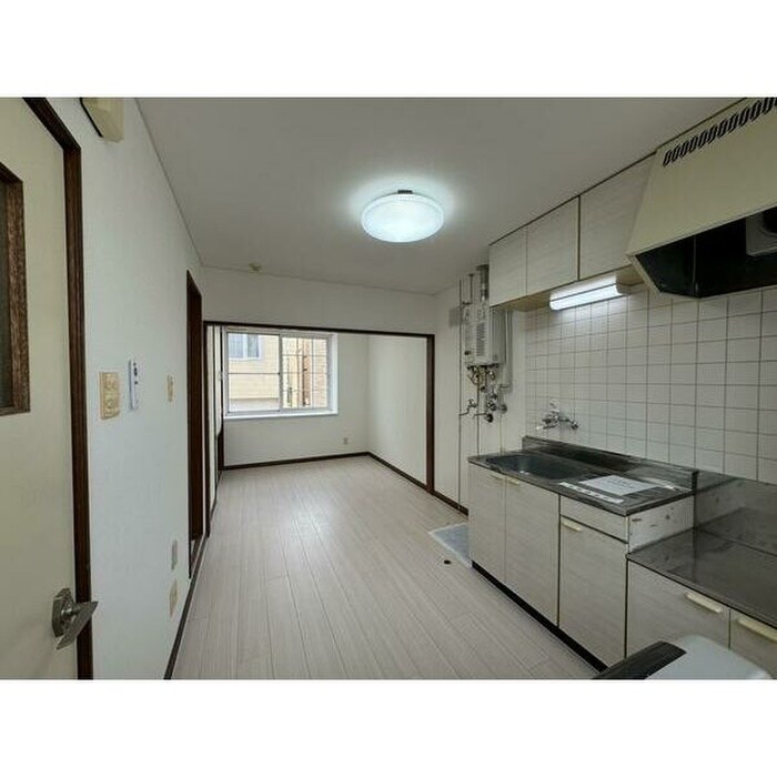 物件内観写真2　(居室)