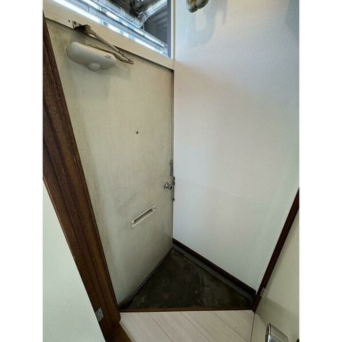 物件内観写真11　(玄関)