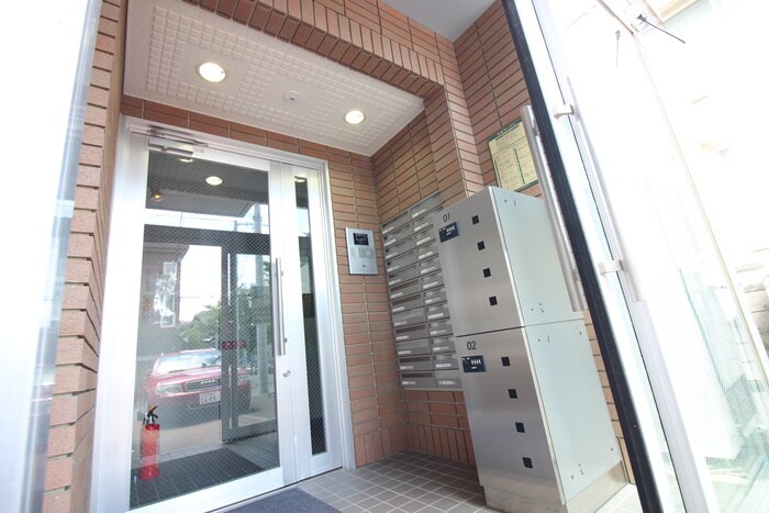 物件外観写真3　(エントランス部分)