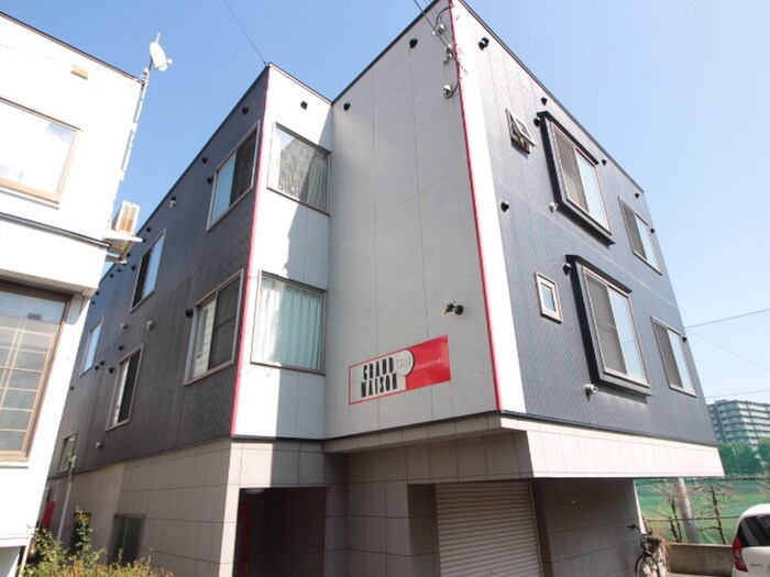 グランメゾンイ－ストの物件外観写真