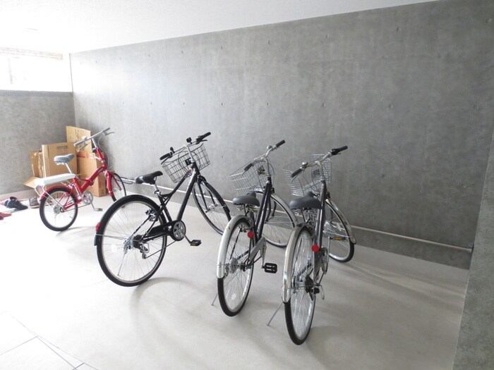 物件外観写真2　(駐輪場)