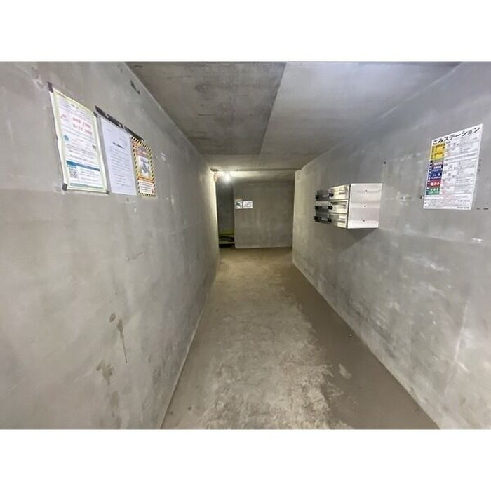 物件外観写真4　(エントランス部分)