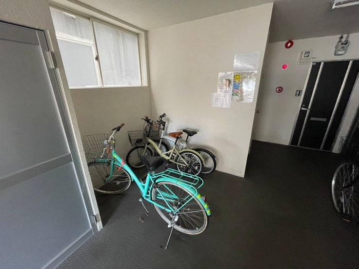 物件外観写真6　(エントランス部分)