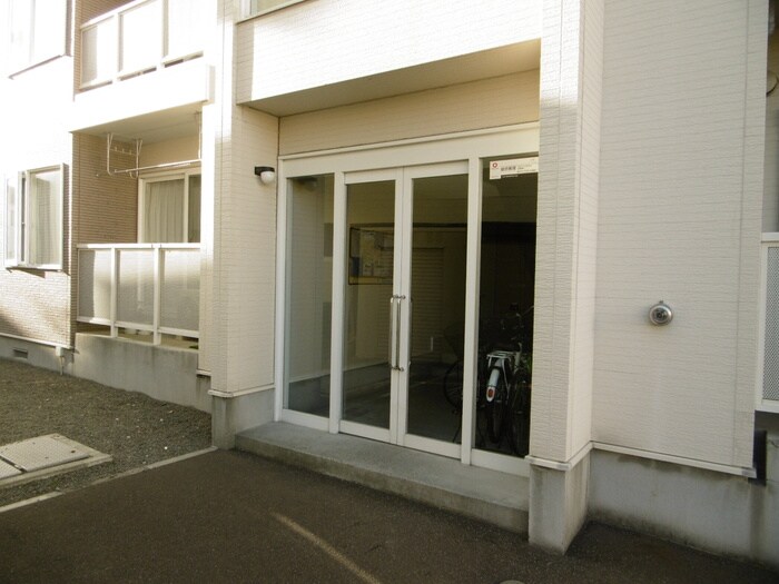 物件外観写真4　(エントランス部分)