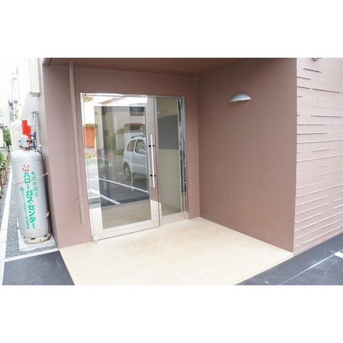 物件外観写真3　(エントランス部分)
