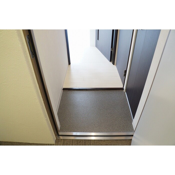 物件内観写真18　(玄関)