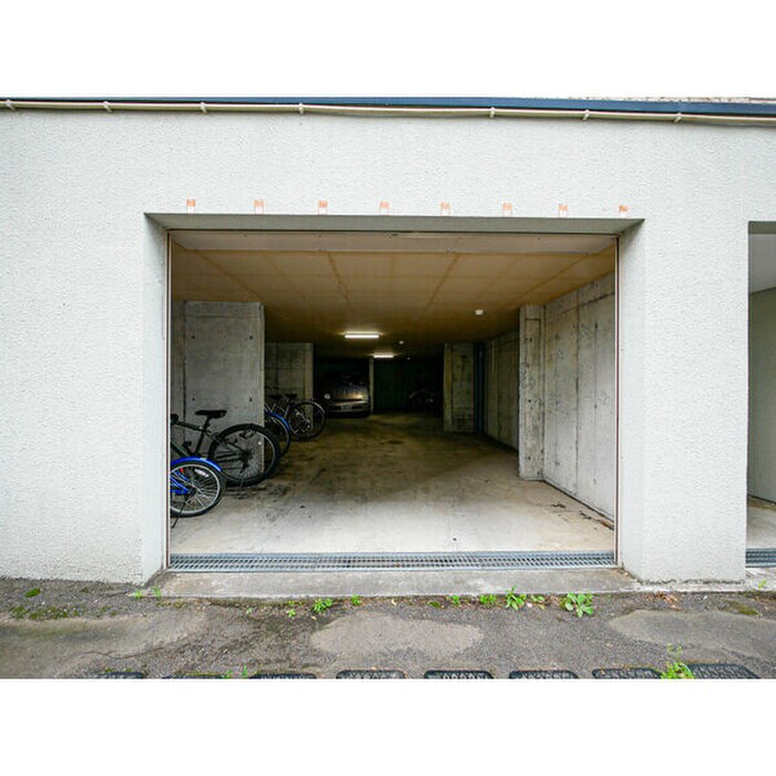 物件外観写真4　(駐輪場)