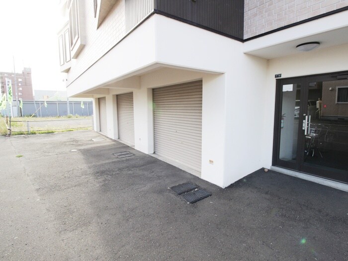 物件外観写真3　(駐車場)