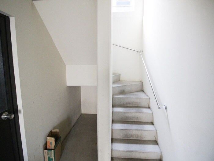 物件外観写真6　(エントランス部分)