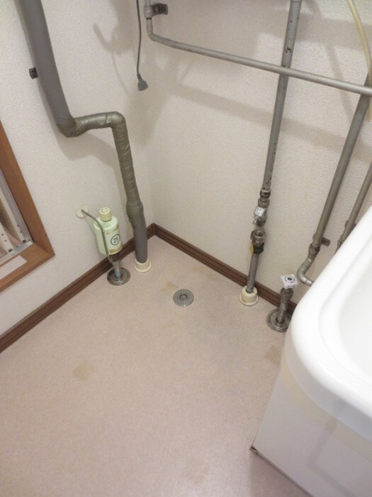 物件内観写真16　(洗濯機置場)