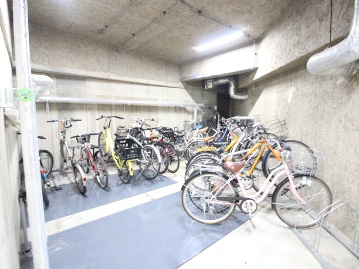 物件外観写真6　(駐輪場)