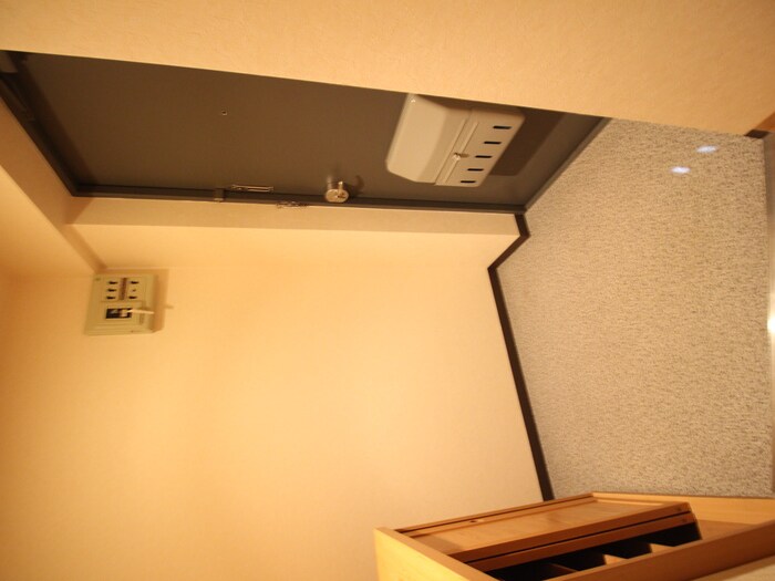 物件内観写真16　(玄関)