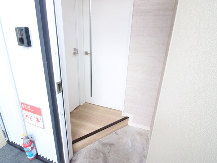 物件内観写真18　(玄関)