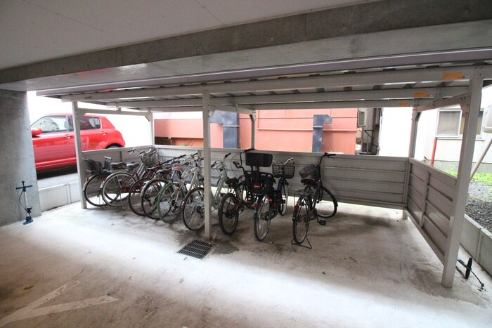 物件外観写真4　(駐輪場)