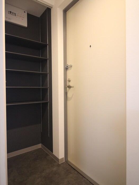 物件内観写真16　(玄関)