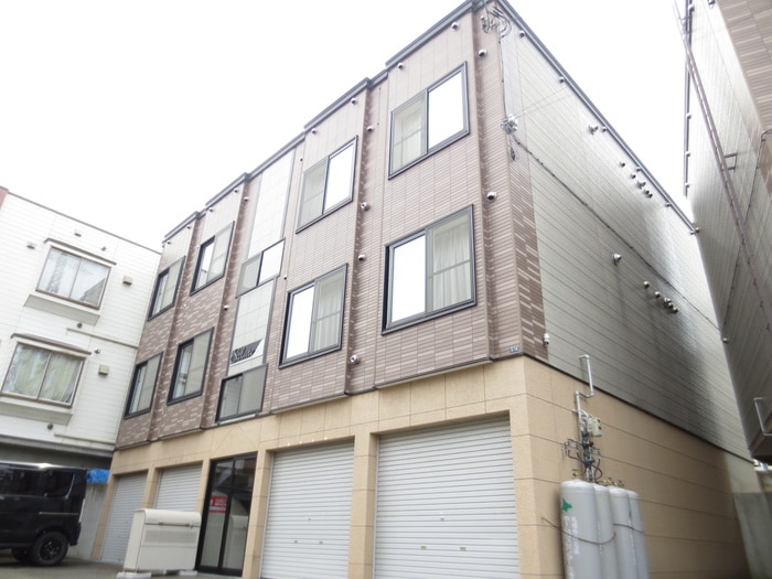 サル－トの物件外観写真