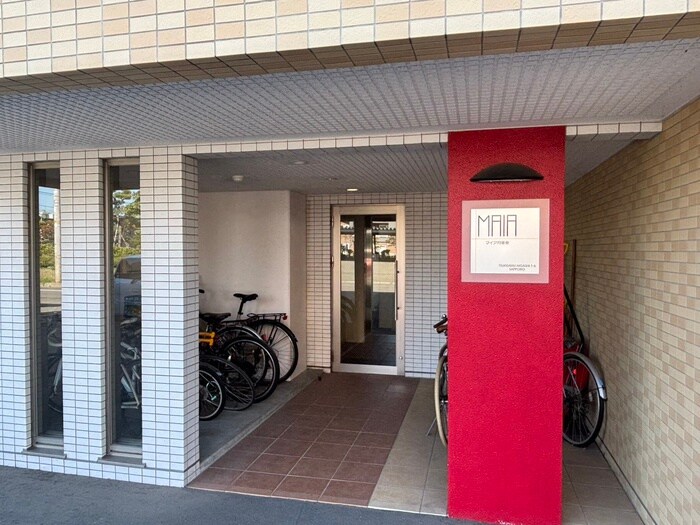 物件外観写真3　(エントランス部分)