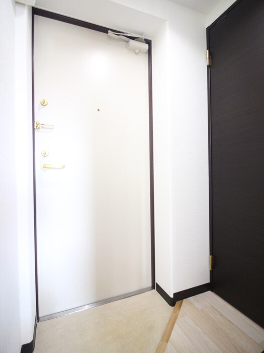 物件内観写真16　(玄関)