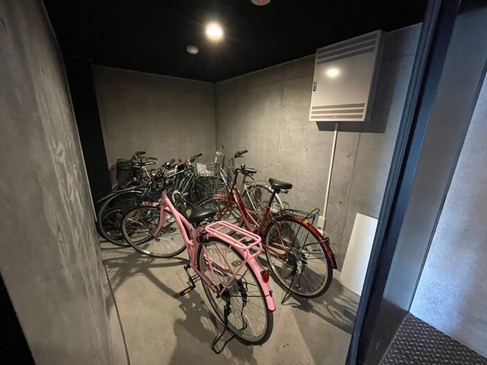 物件外観写真5　(駐輪場)