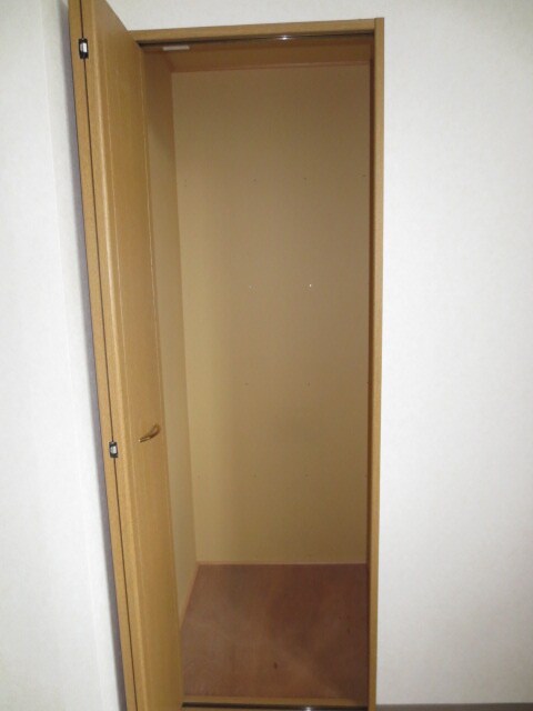 物件内観写真15　(収納)
