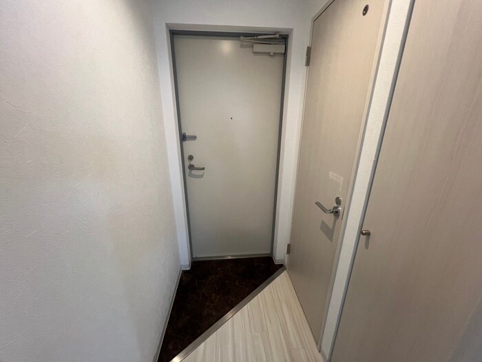 物件内観写真16　(玄関)