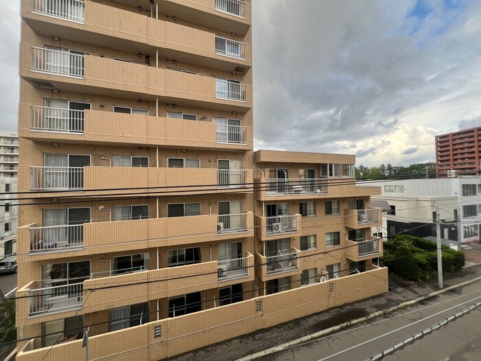 物件内観写真22　(室内からの展望)