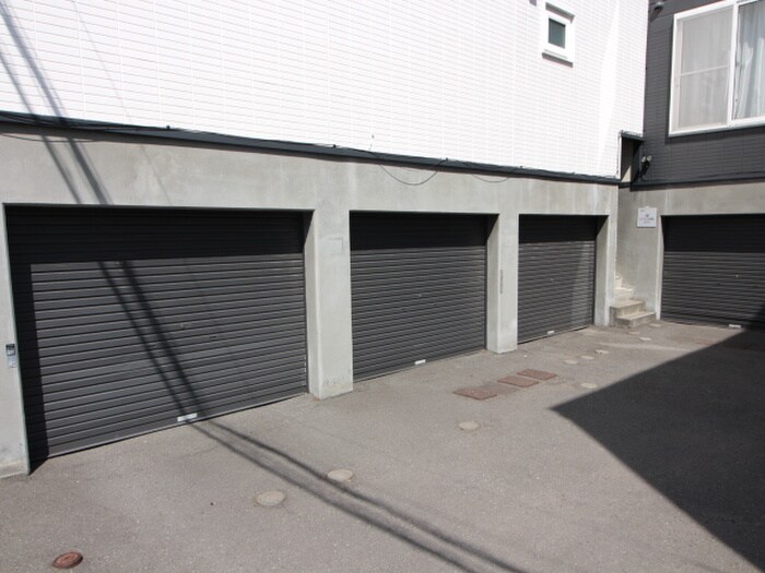 物件外観写真3　(駐車場)