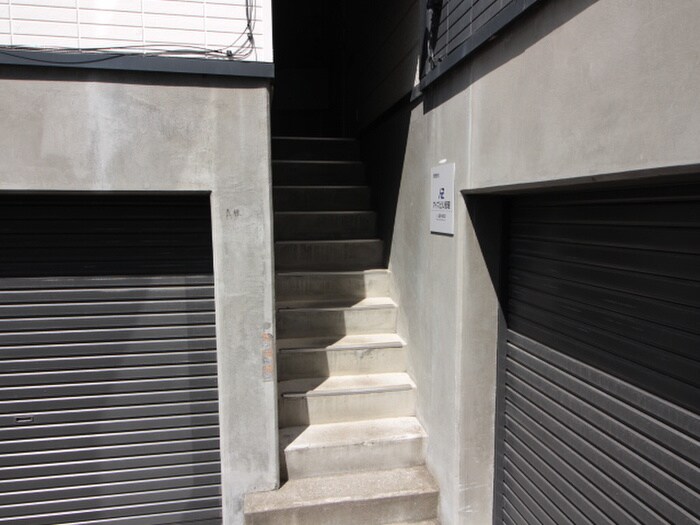 物件外観写真4　(エントランス部分)