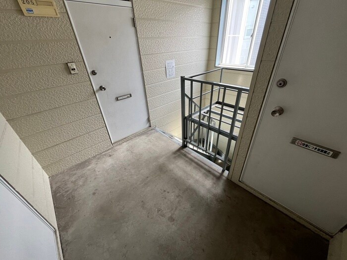 物件外観写真5　(エントランス部分)