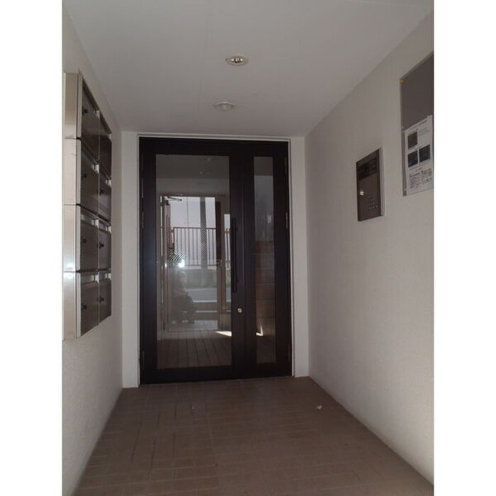 物件外観写真5　(エントランス部分)