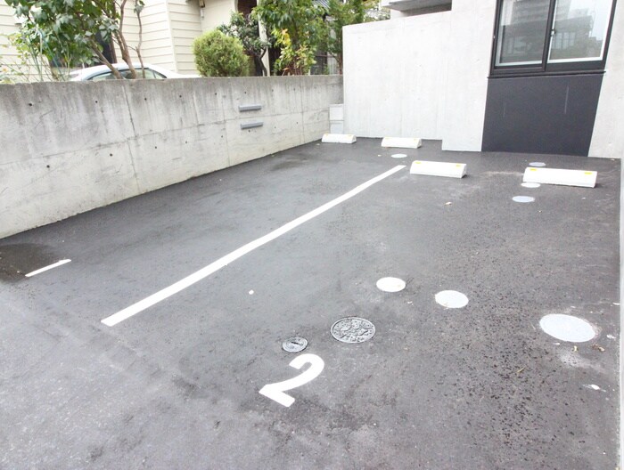 物件外観写真3　(駐車場)