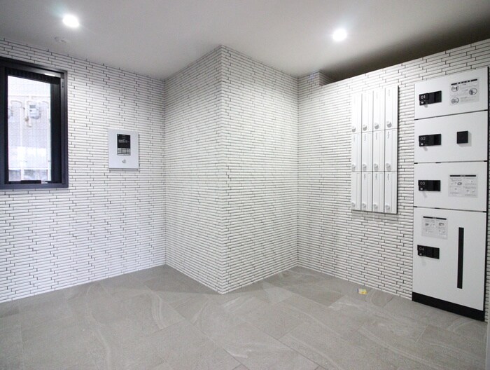 物件外観写真5　(エントランス部分)