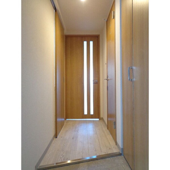 物件内観写真14　(玄関)