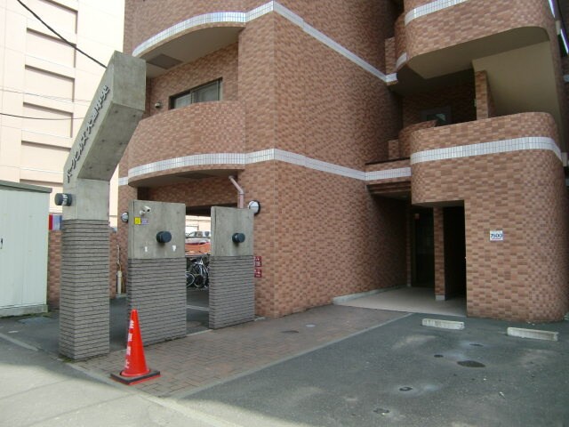 物件外観写真3　(駐車場)