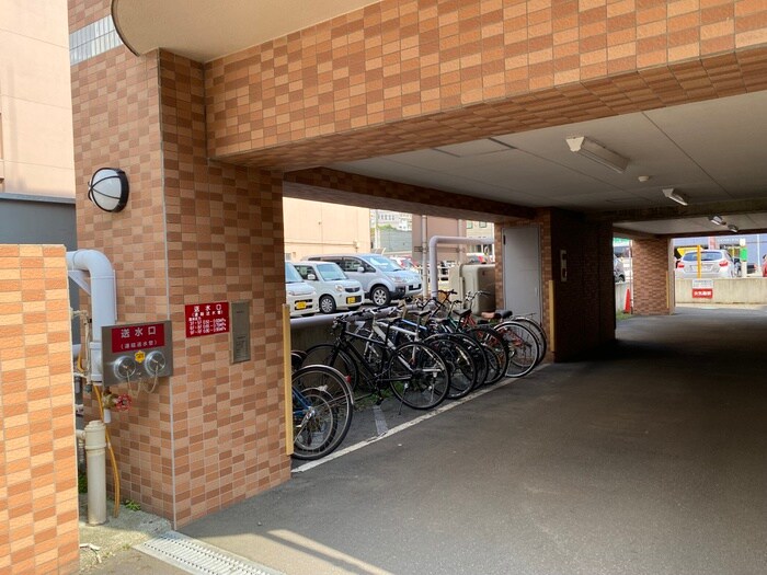 物件外観写真4　(駐輪場)