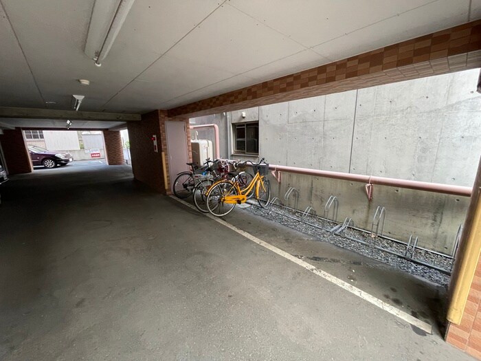 物件外観写真5　(駐輪場)