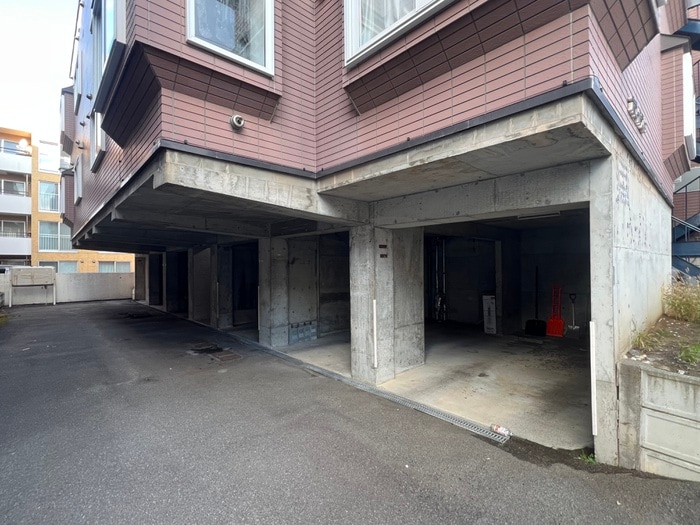 物件外観写真4　(駐車場)