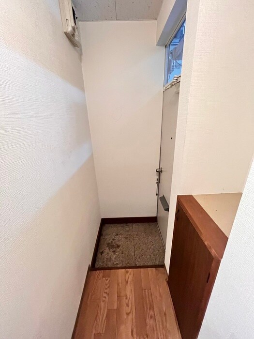 物件内観写真18　(玄関)