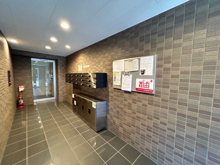 物件外観写真1　(エントランス部分)