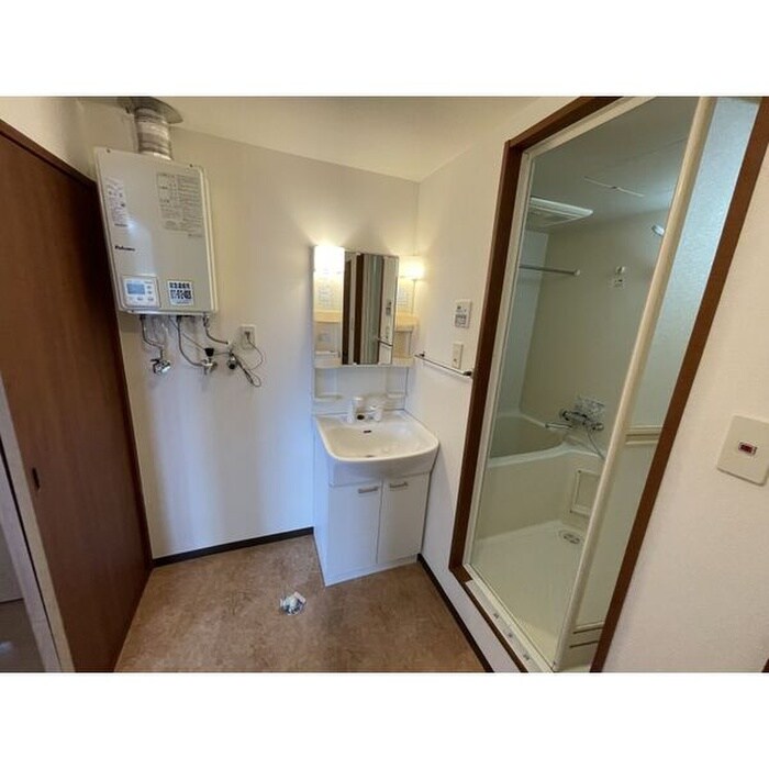 物件内観写真14　(洗濯機置場)