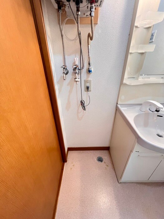 物件内観写真14　(洗濯機置場)