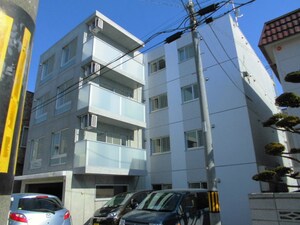 エール学園前外観写真