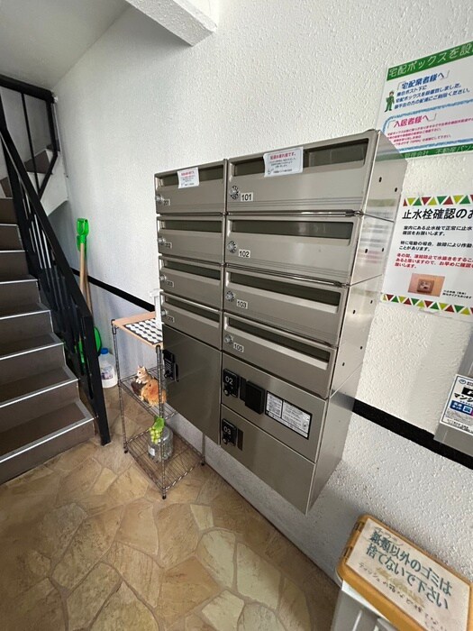 物件外観写真6　(エントランス部分)