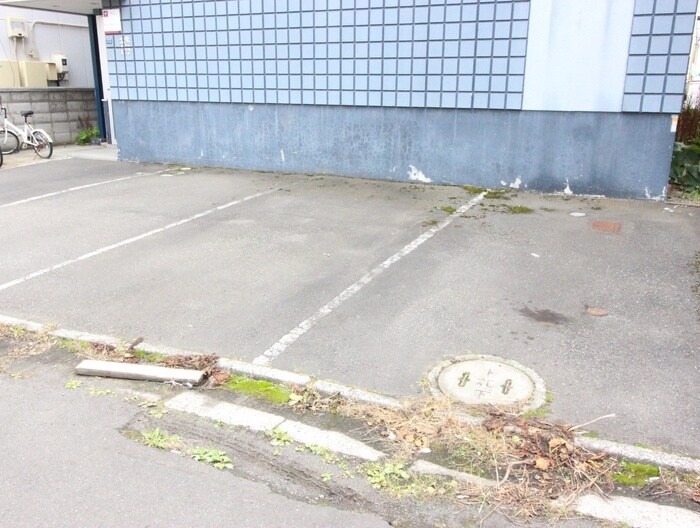 物件外観写真3　(駐車場)