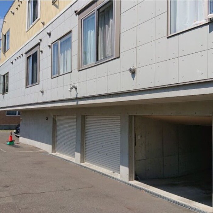 物件外観写真4　(駐車場)