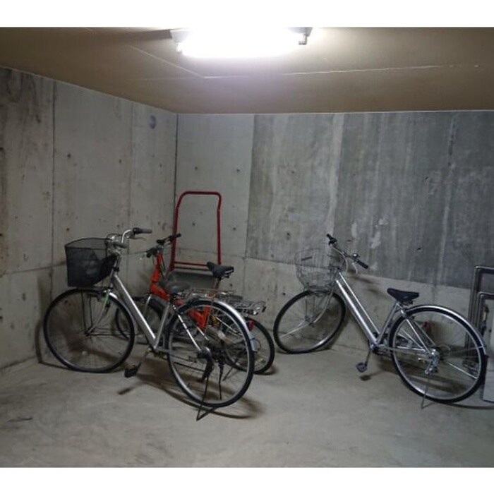 物件外観写真5　(駐輪場)