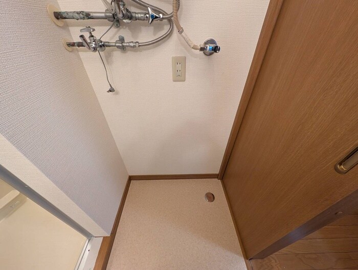 物件内観写真15　(洗濯機置場)