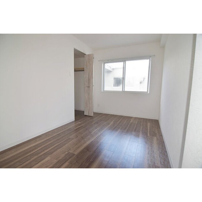 物件内観写真3　(居室)