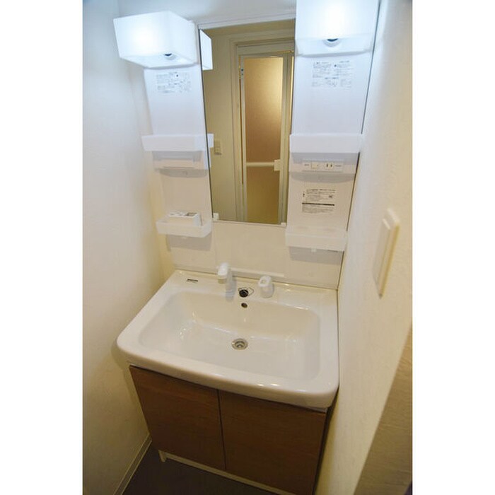 物件内観写真8　(洗面)